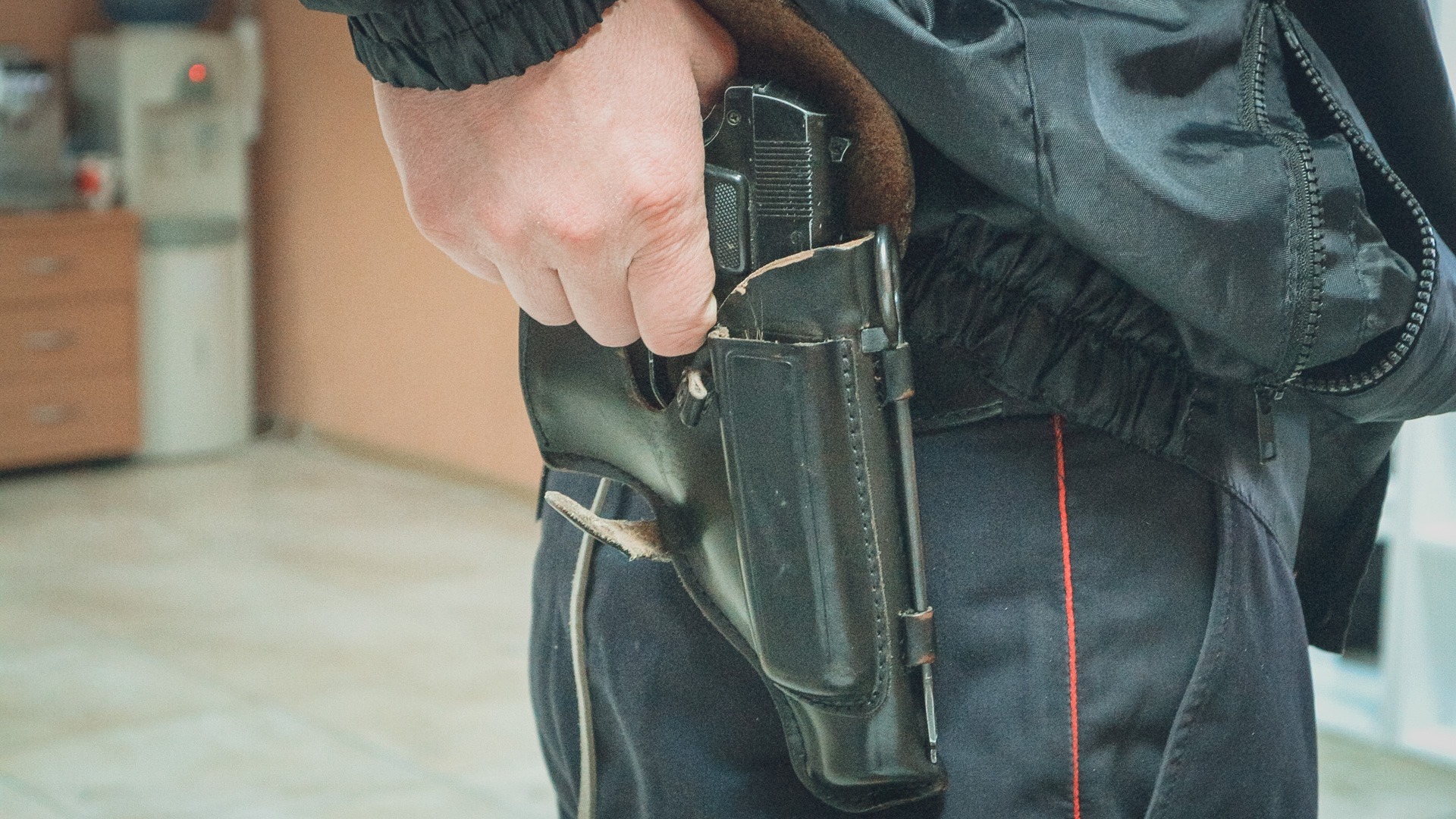 Пьяный мужчина атаковал отдел полиции в Ростовской области