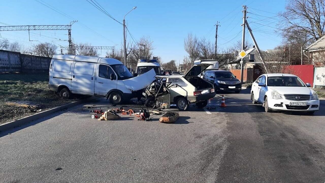 В Ростове произошло смертельное ДТП с тремя автомобилями