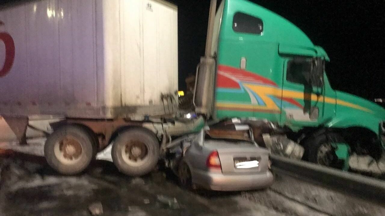 Вылетевшее колесо стало причиной смертельного ДТП на М-4 под Ростовом 10 января