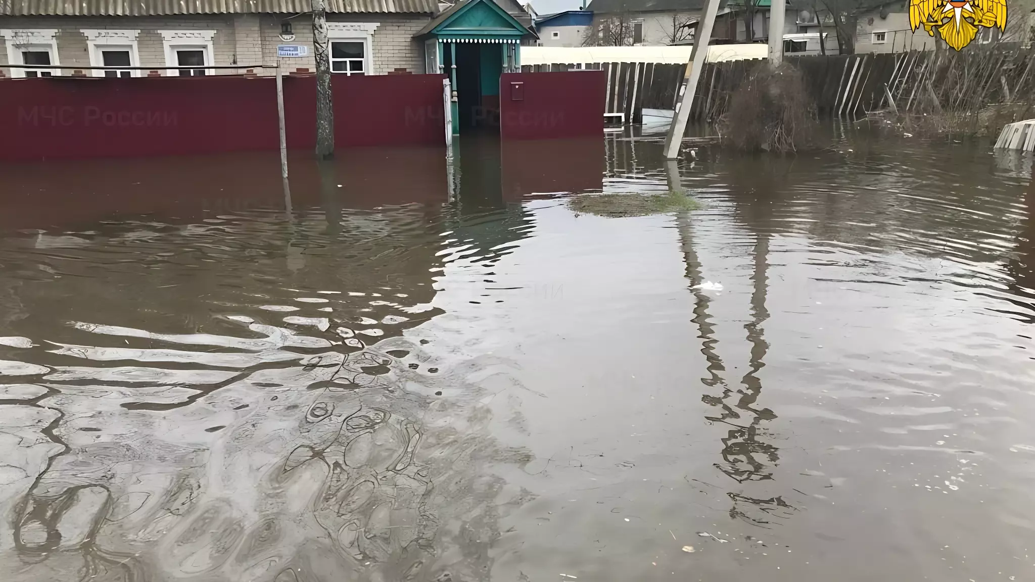 Жители Ростовской области не могут выбраться из домов из-за потопа