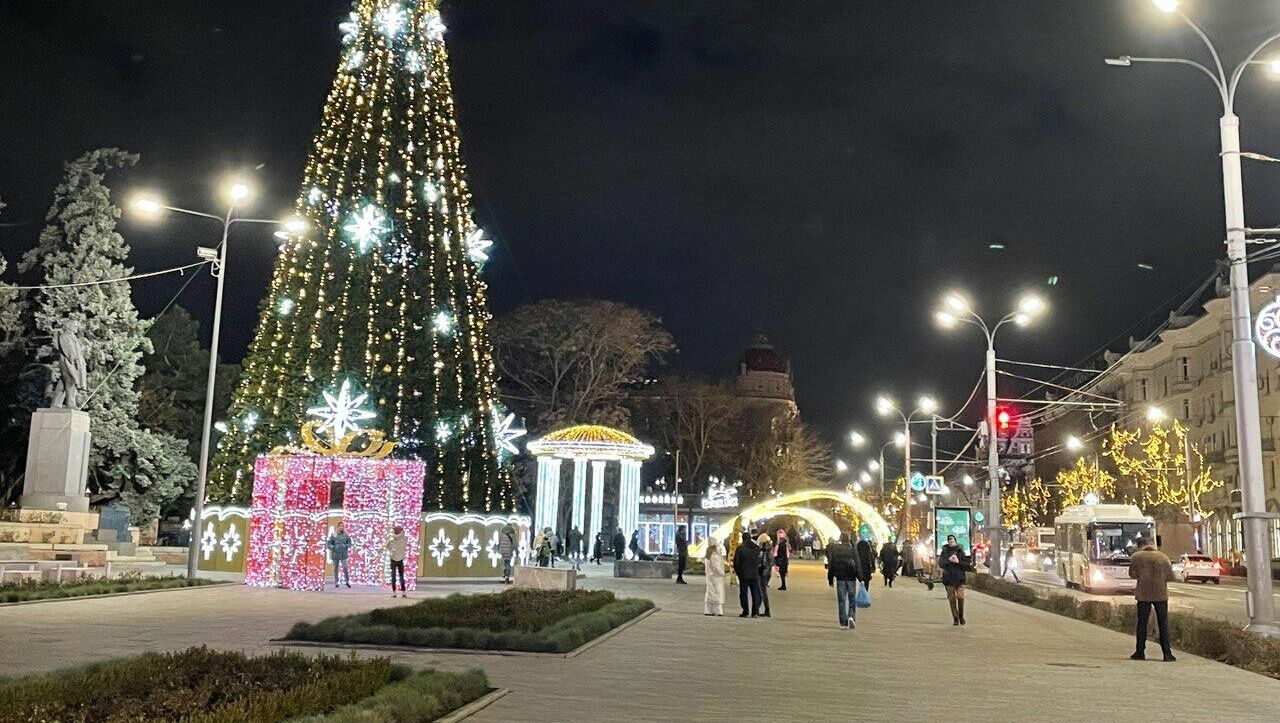 В Ростове собираются демонтировать все новогодние украшения к 30 января