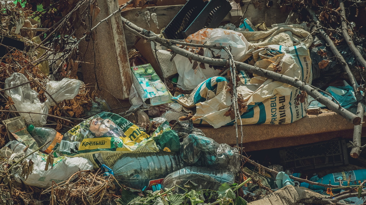 Активисты сообщили о заваленном строительным мусором водохранилище под Ростовом
