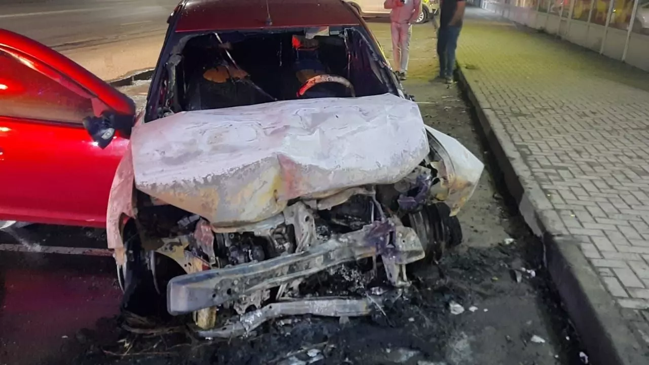 Водитель погиб в загоревшейся машине в Ростовской области