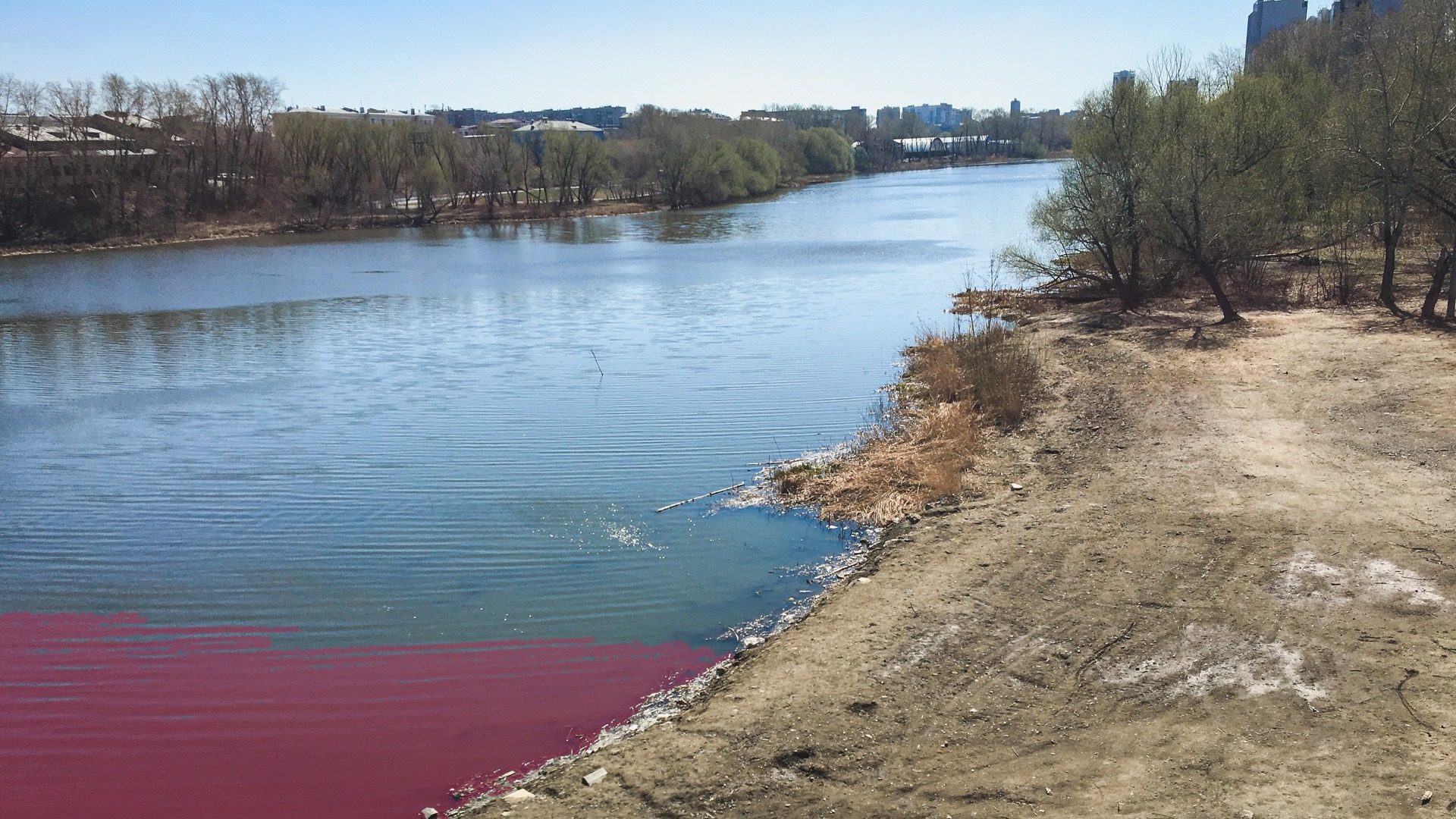 Эколог рассказал, почему красную жижу сливали в Дон в Ростове