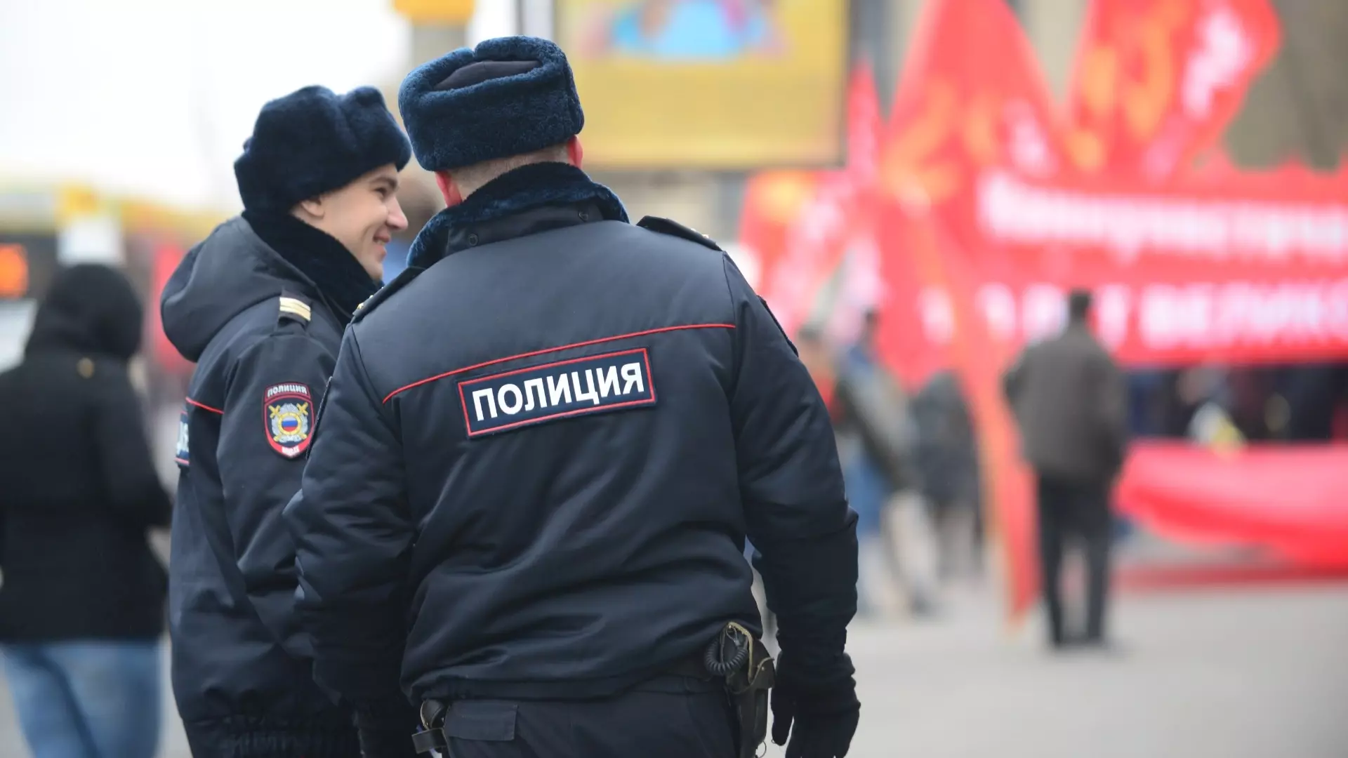 Власти Ростова рассказали, куда жаловаться на взрывы петард и салютов