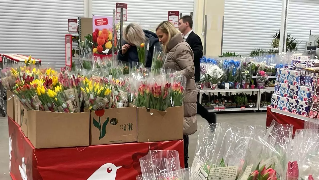 Перед 8 Марта в Ростовскую область из-за границы ввезли 43,8 тысячи цветов