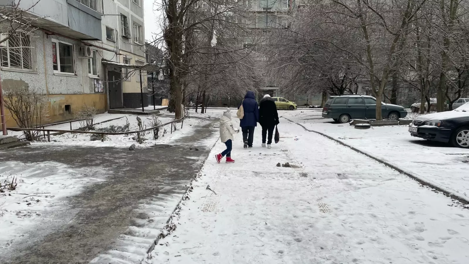 Чиновники попросили ростовчан не выходить на улицу, чтобы не получить травмы