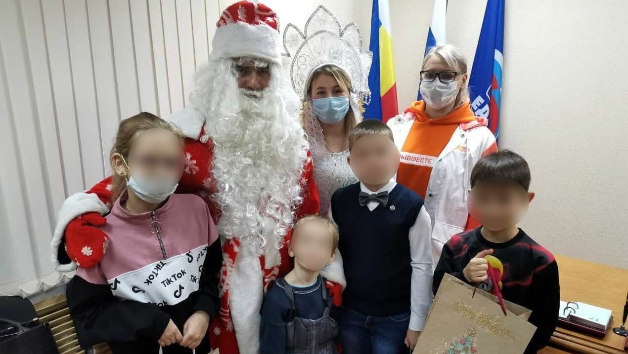 Жителям Ростовской области предложили взять детей-сирот к себе на Новый год