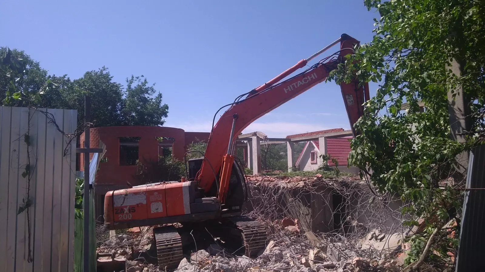 В Ростове сносят аварийную пятиэтажку в Кривошлыковском переулке