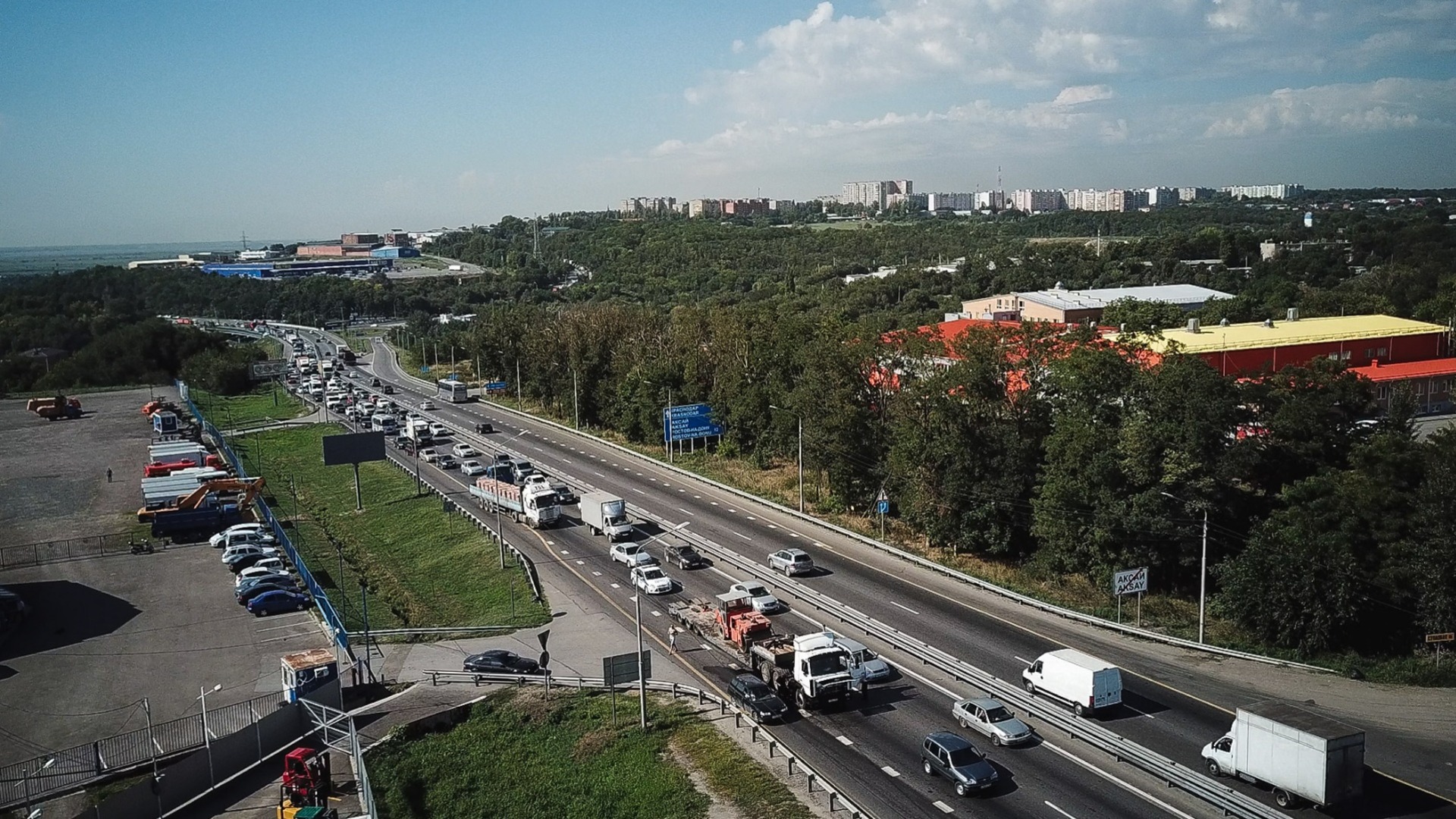 Пробка более 7 километров образовалась на трассе между Ростовом и Таганрогом 16 июня