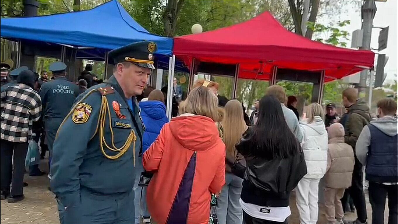 Очереди из желающих посетить Парад Победы в Ростове