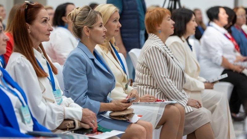 Бизнес-форум для женщин со всей России открыли в Южно-Сахалинске
