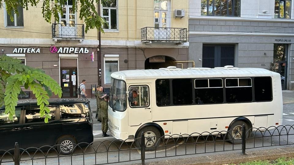 В районе домов по улице Пушкинской, 39, 41 и 42 приняли решение ввести режим ЧС.