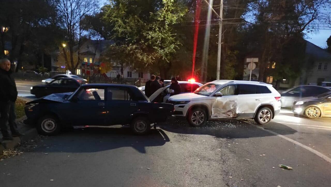 В Ростове две пассажирки пострадали в аварии на проспекте Шолохова 29 октября
