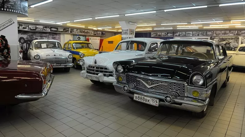 Администрация в Ростове решила распродать свои старые люксовые авто