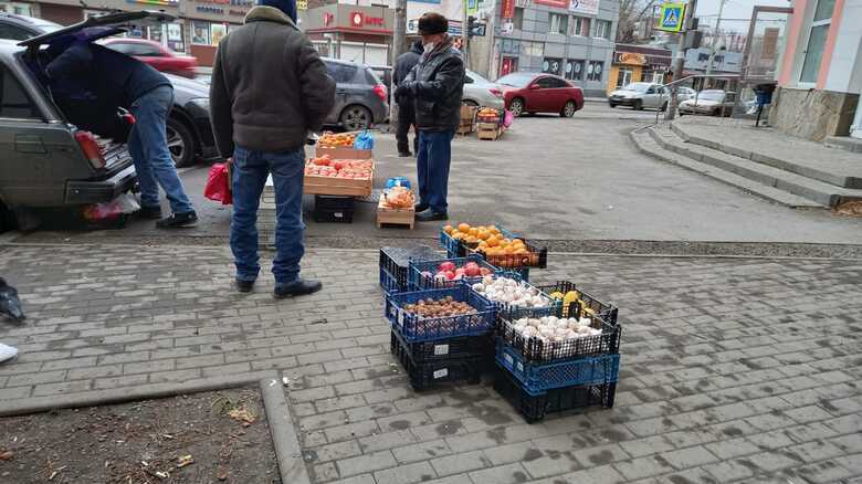 В Первомайском районе Ростова не могут справиться с нелегальным рынком на Сержантова