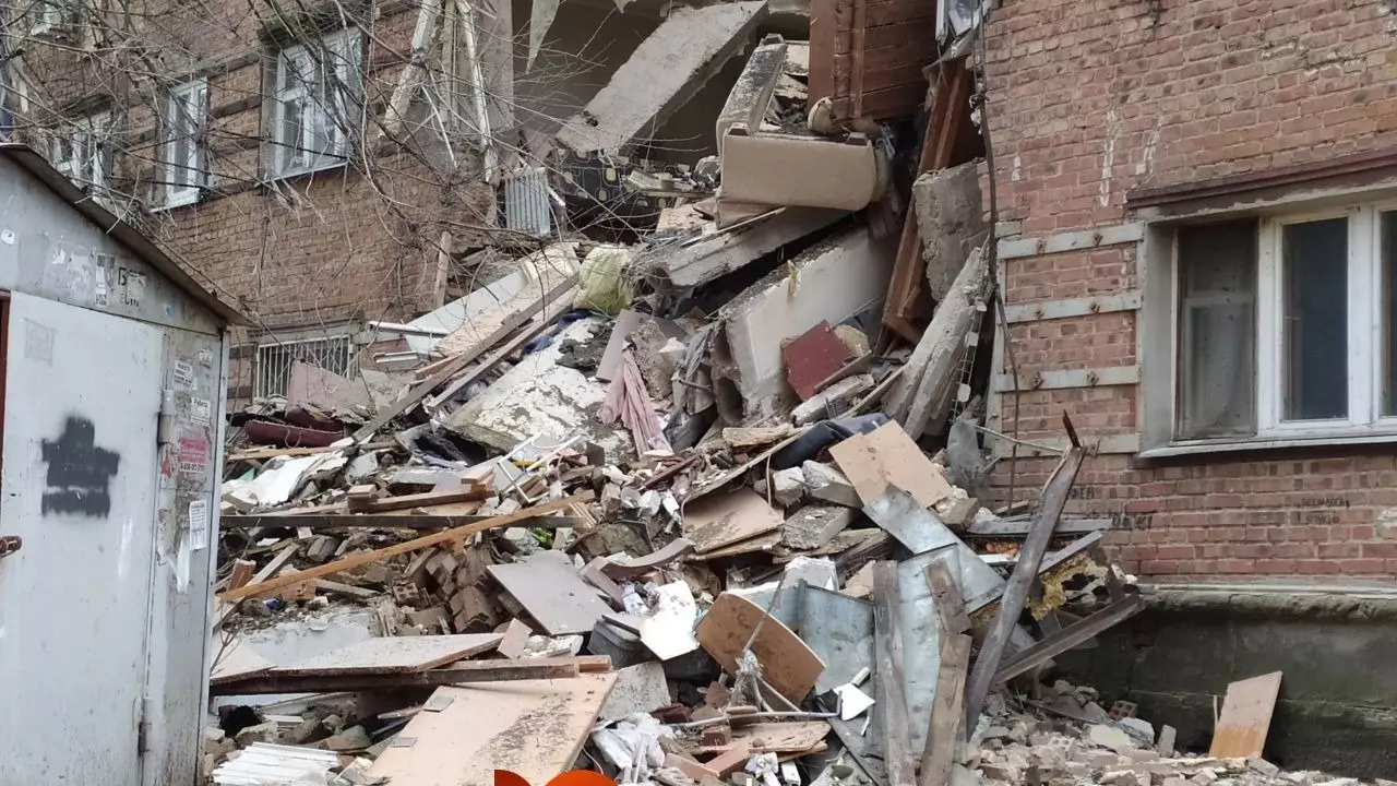 Жильцам запретили забрать имущество из рухнувшего дома на Нариманова в Ростове