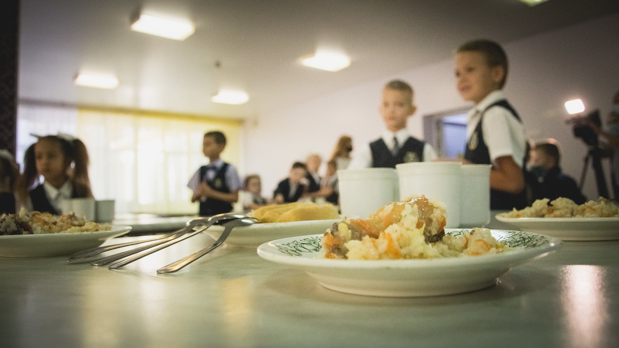 Дети отказываются от питания в столовой ростовской школы