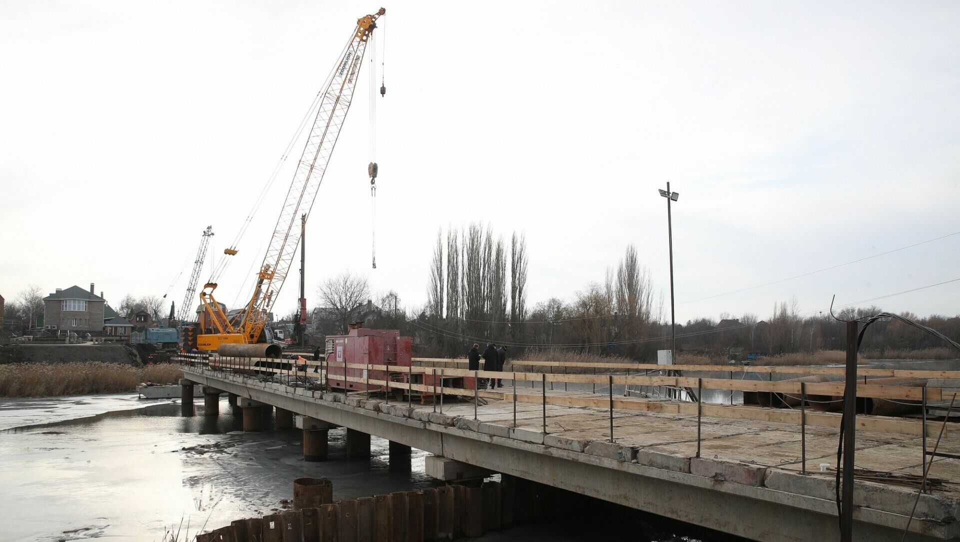 На Дону начали строительство моста через Ростовское море
