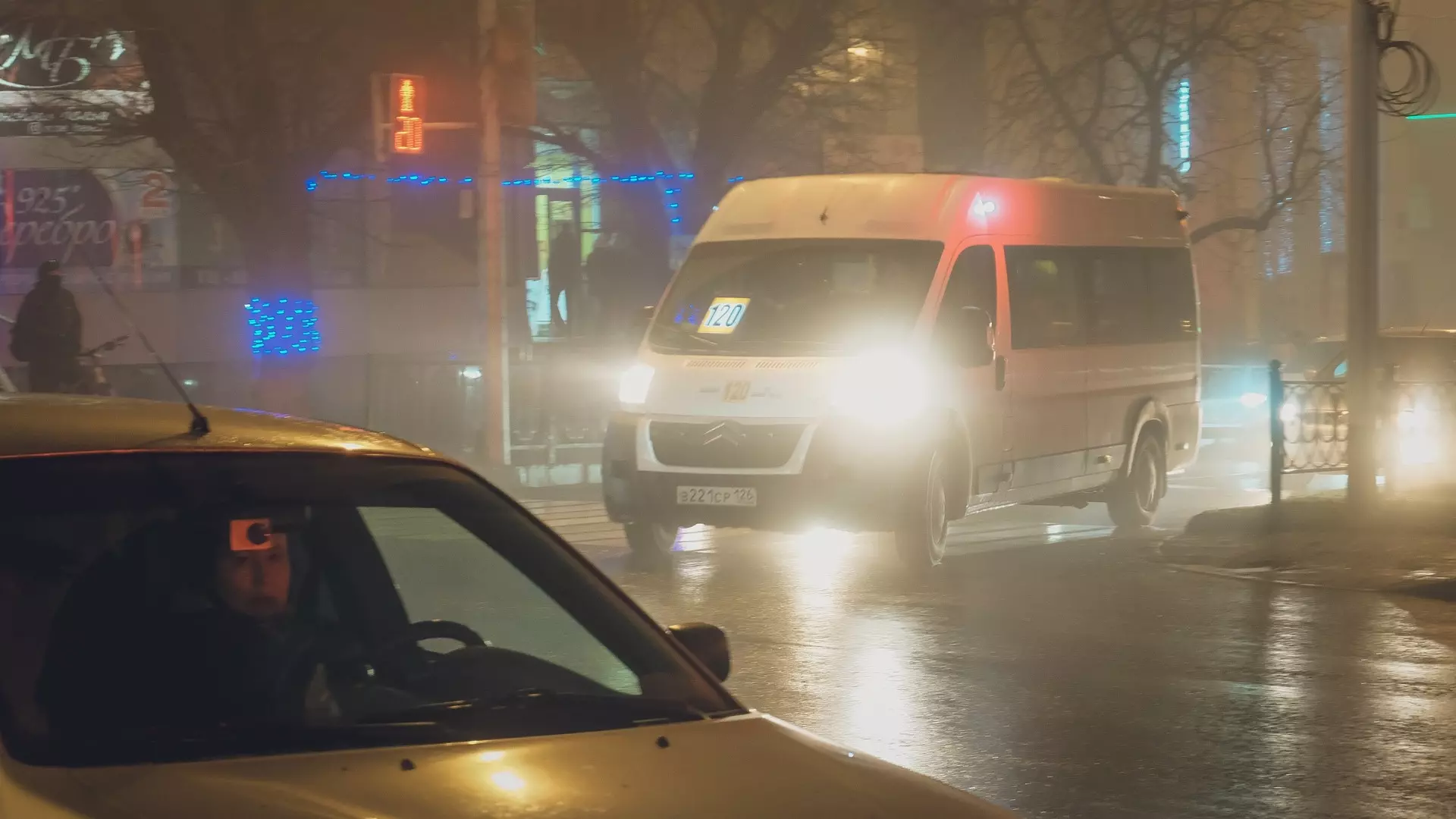 В Ростове-на-Дону взлетели цены на такси из-за гололеда 12 декабря