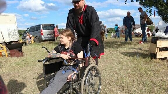 Родители детей-инвалидов смогут брать дополнительные выходные в Ростовской области